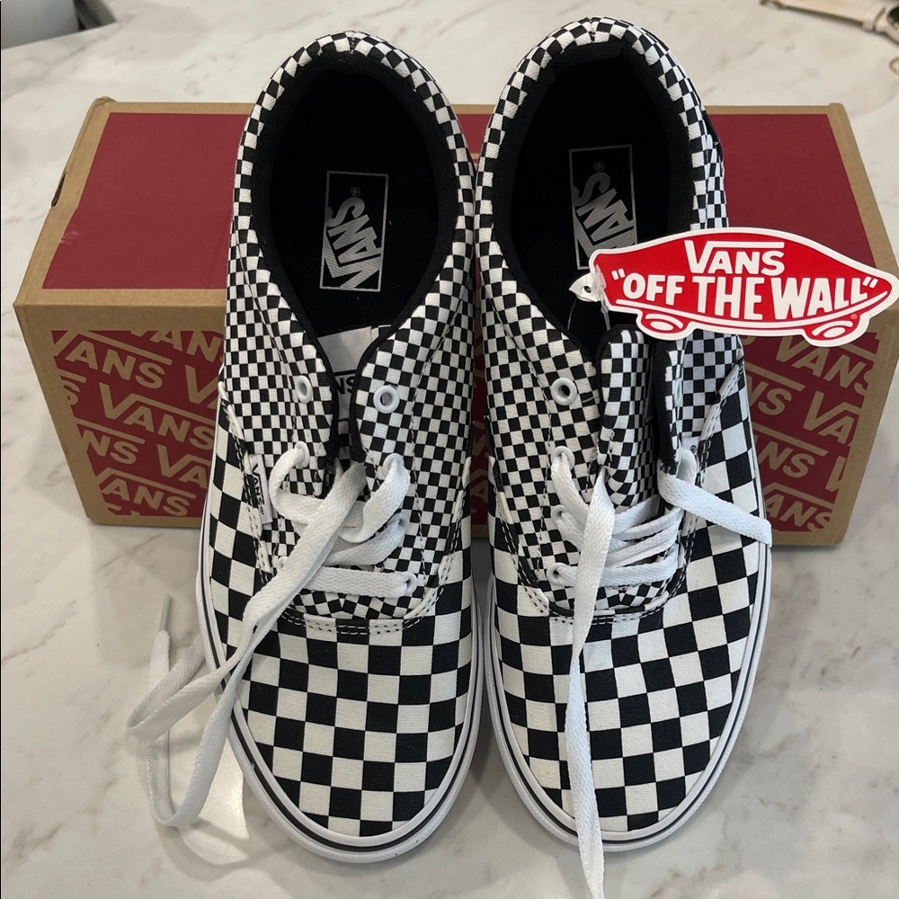 New in Box Boys or Girls Checkerboard Low Sneakers - Black & White Youth 6